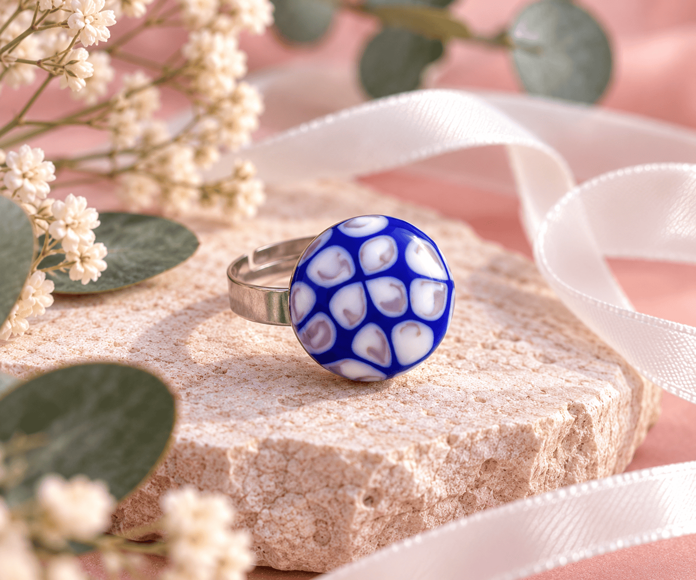 Bague Éclats d’Azur en verre bleu recyclé provenant d’une assiette