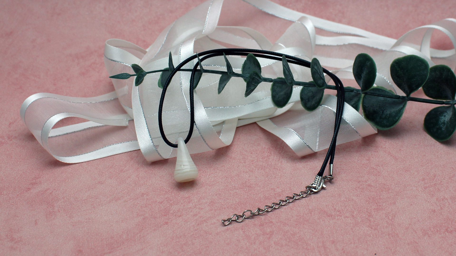 bijou diffuseur d’huiles essentielles blanc crème artisanal