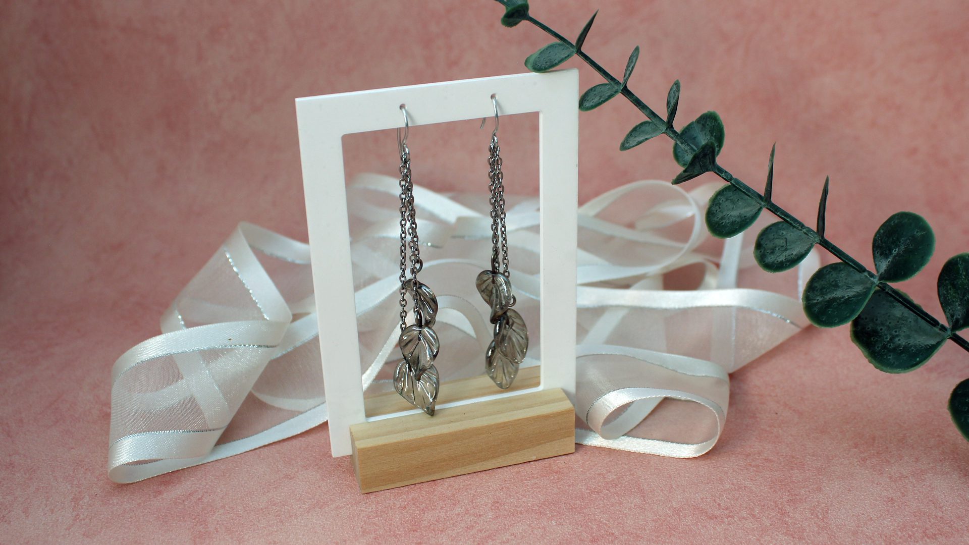 Boucles d'oreilles en cristal recyclé avec feuilles artisanales