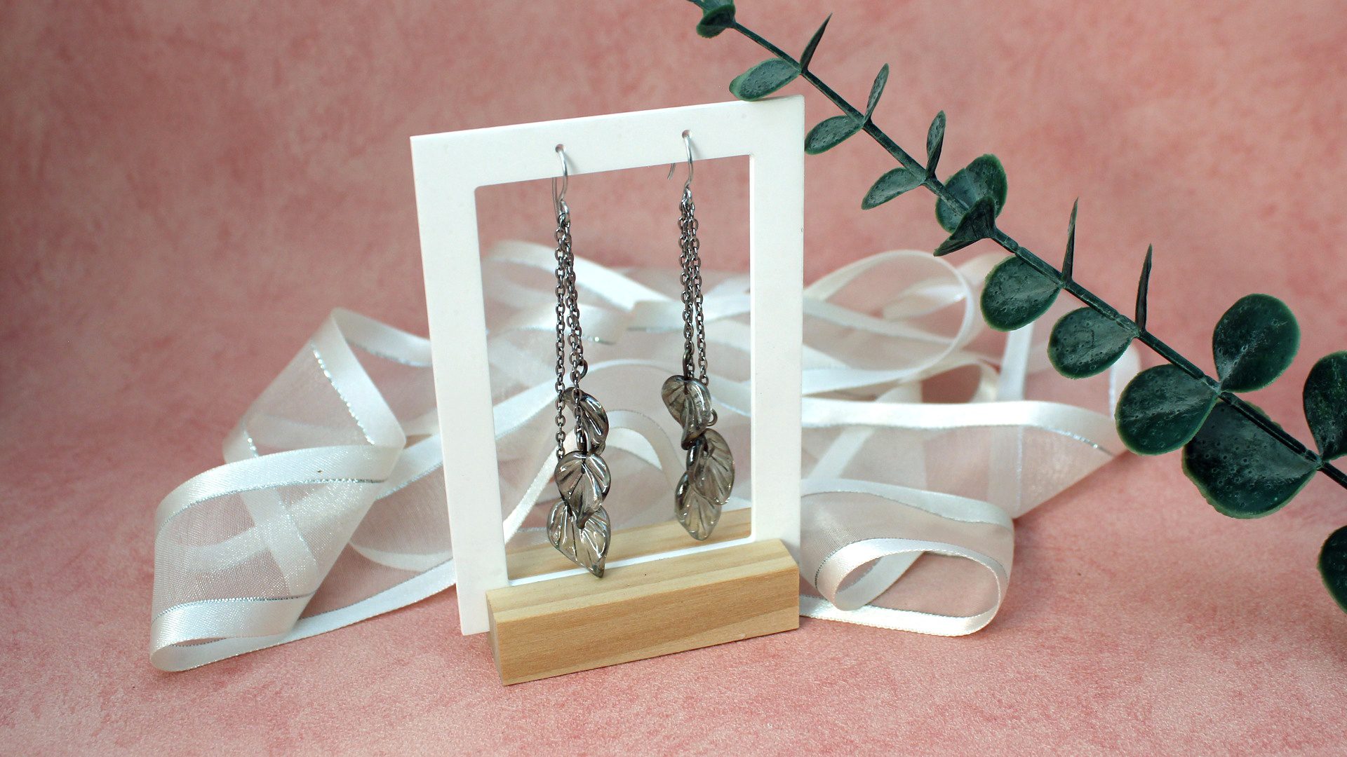 Boucles d’oreilles feuilles grises en verre recyclé